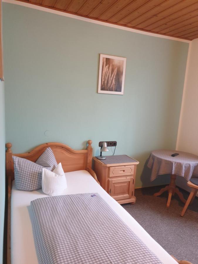 Pension Zum Krug, Messe Muenchen Hergolding ภายนอก รูปภาพ